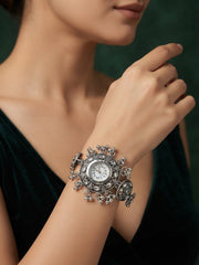 Silver Plated Trendy Bracelet Watch With Fancy Gungroo