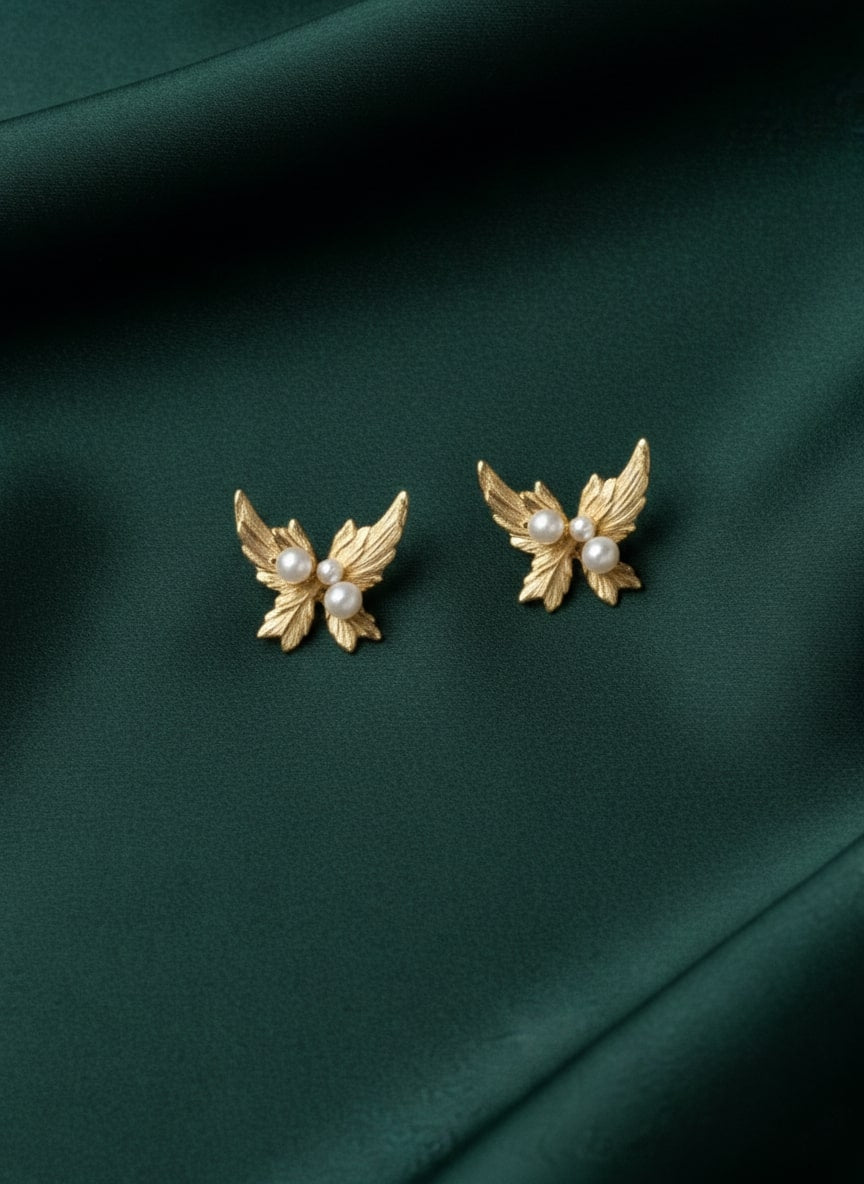 Beautiful Flying Bird With Pearls Studs
