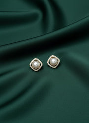 Artificial Diamond With Beautiful Pearl Studs