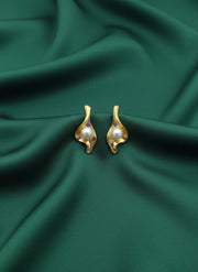 Beautiful Leaf With Pearl Earrings