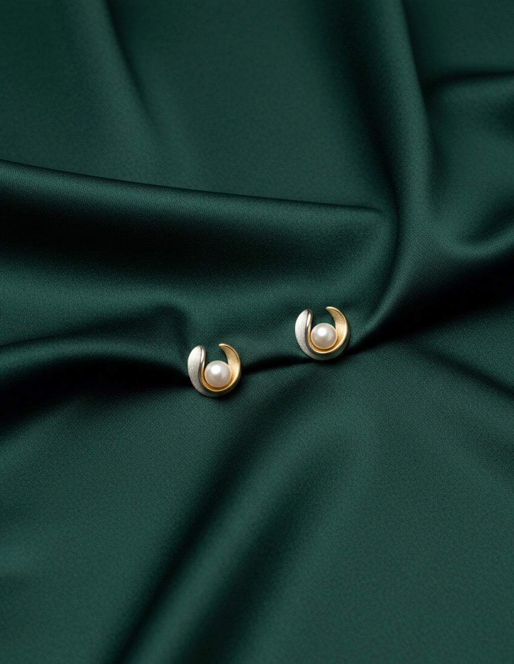 Women Pear Studed Earing