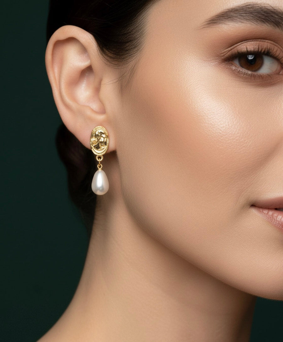Beautiful Pearl Drop Earring