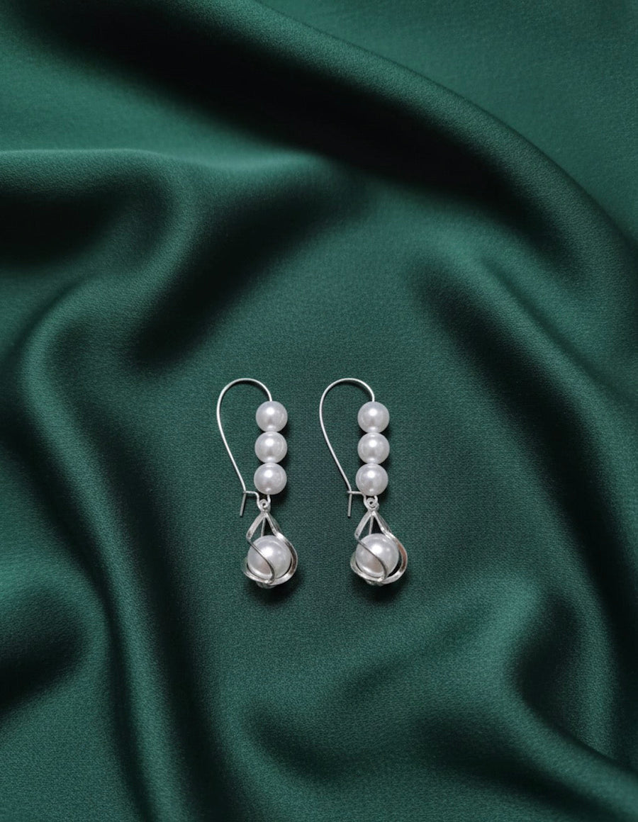 Fancy Pearls Earrings