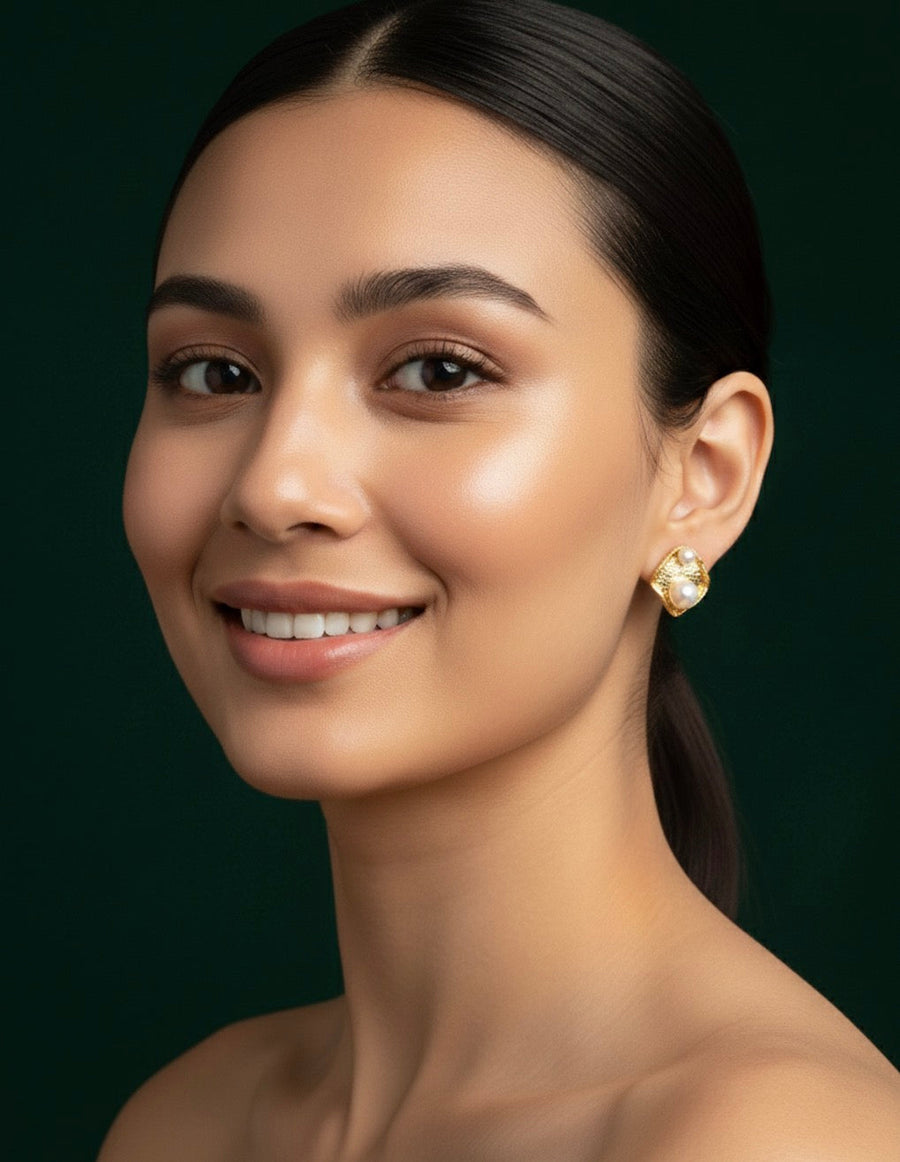 Women Gold Plated Crushed Pearl Earing