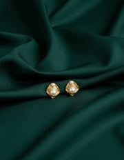 Women Gold Plated Crushed Pearl Earing