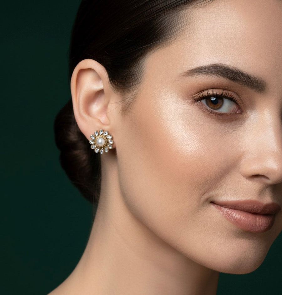 Women Gold & Pearl Studed Earing