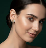 Women Gold & Pearl Studed Earing