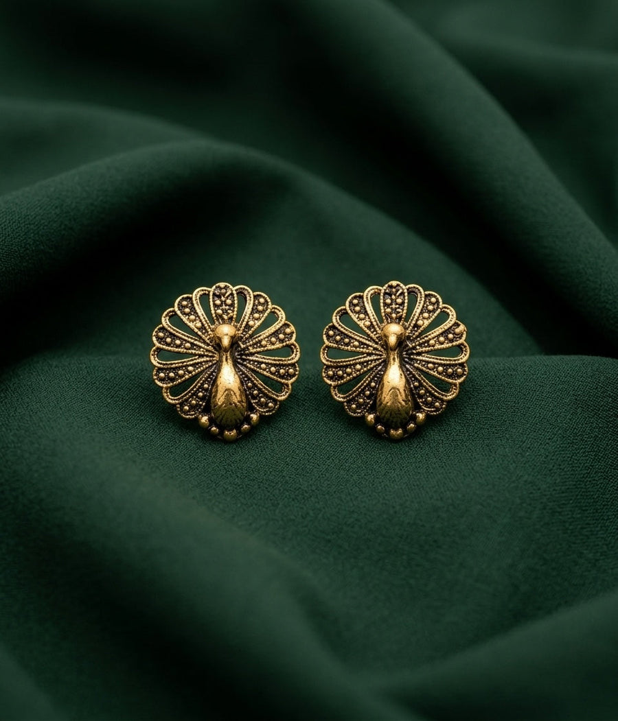 Gold pleated Studs