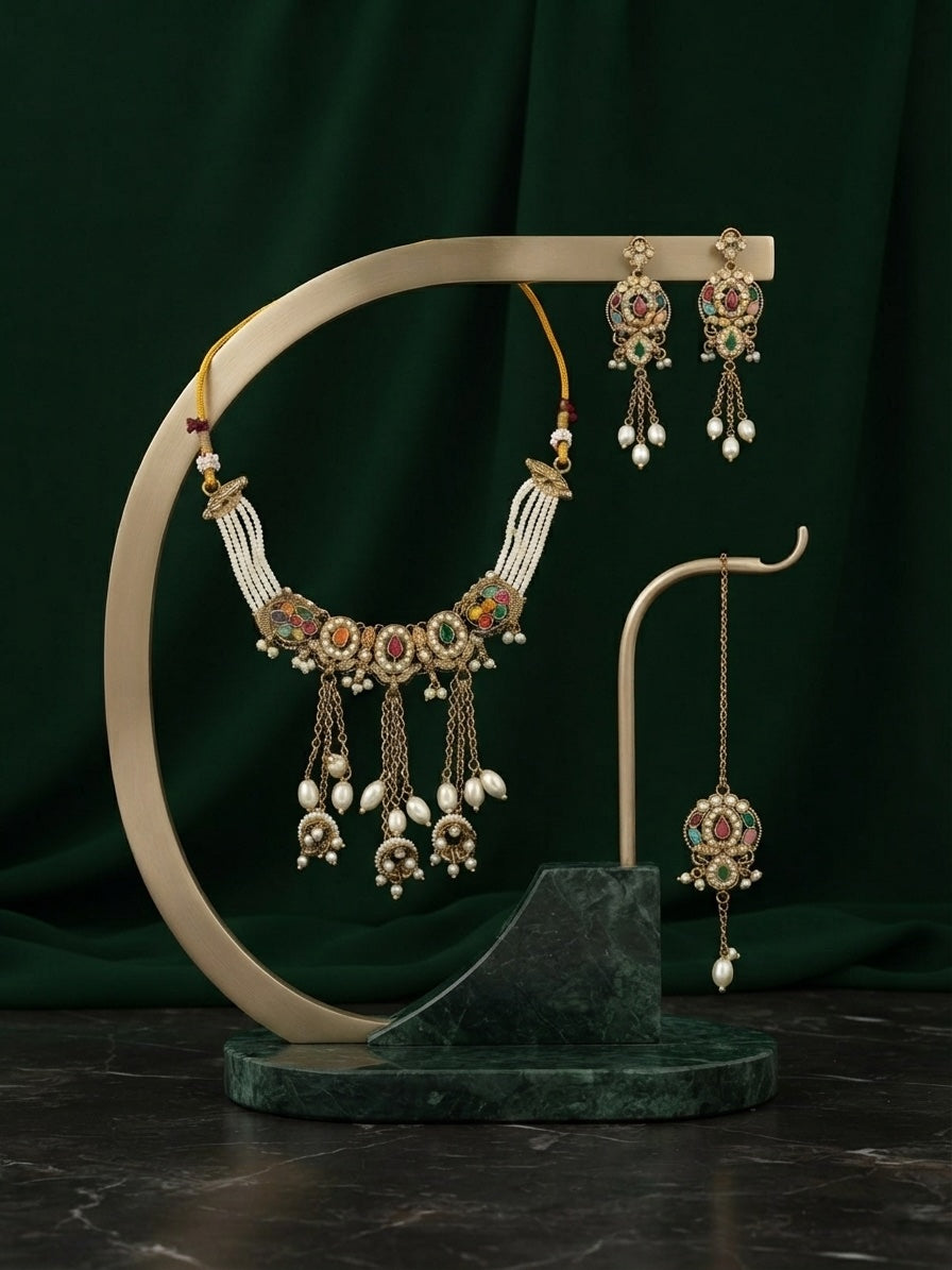 Women Gold Plated Kundan Beaded Choker Jewellery Set With Mang Tikka