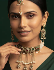 Women Gold Plated Kundan Beaded Choker Jewellery Set With Mang Tikka