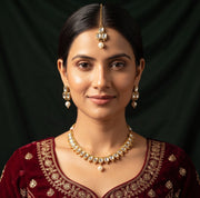 Women Gold Plated Kundan Beaded Jewellery Set With Mang Tikka