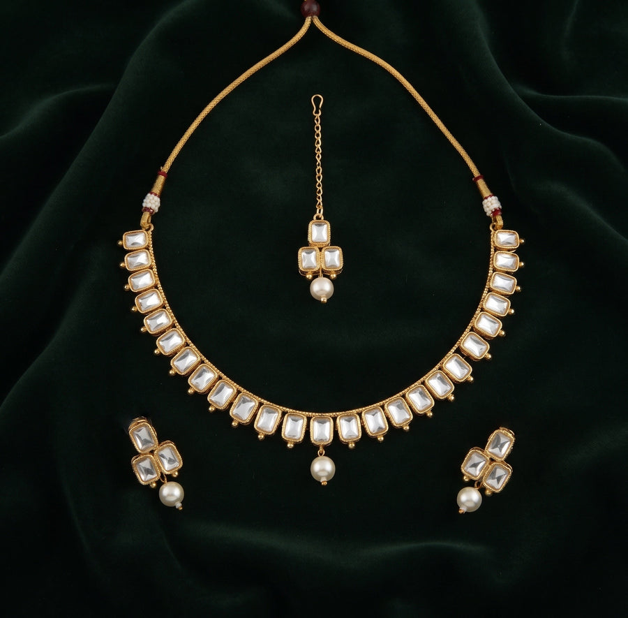 Women Gold Plated Kundan Beaded Jewellery Set With Mang Tikka
