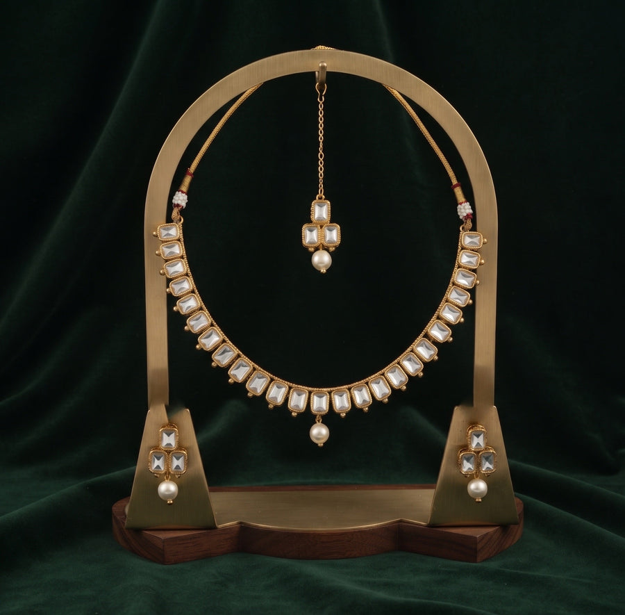 Women Gold Plated Kundan Beaded Jewellery Set With Mang Tikka