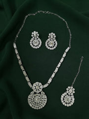 Women Silver Plated Kundan Beaded Jewellery Set With Mang Tikka