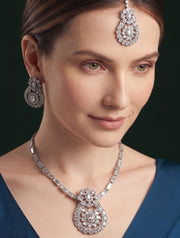 Women Silver Plated Kundan Beaded Jewellery Set With Mang Tikka