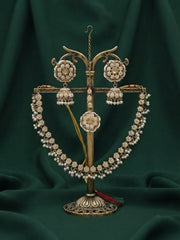 Women Gold Plated Kundan Beaded Jewellery Set With Mang Tika