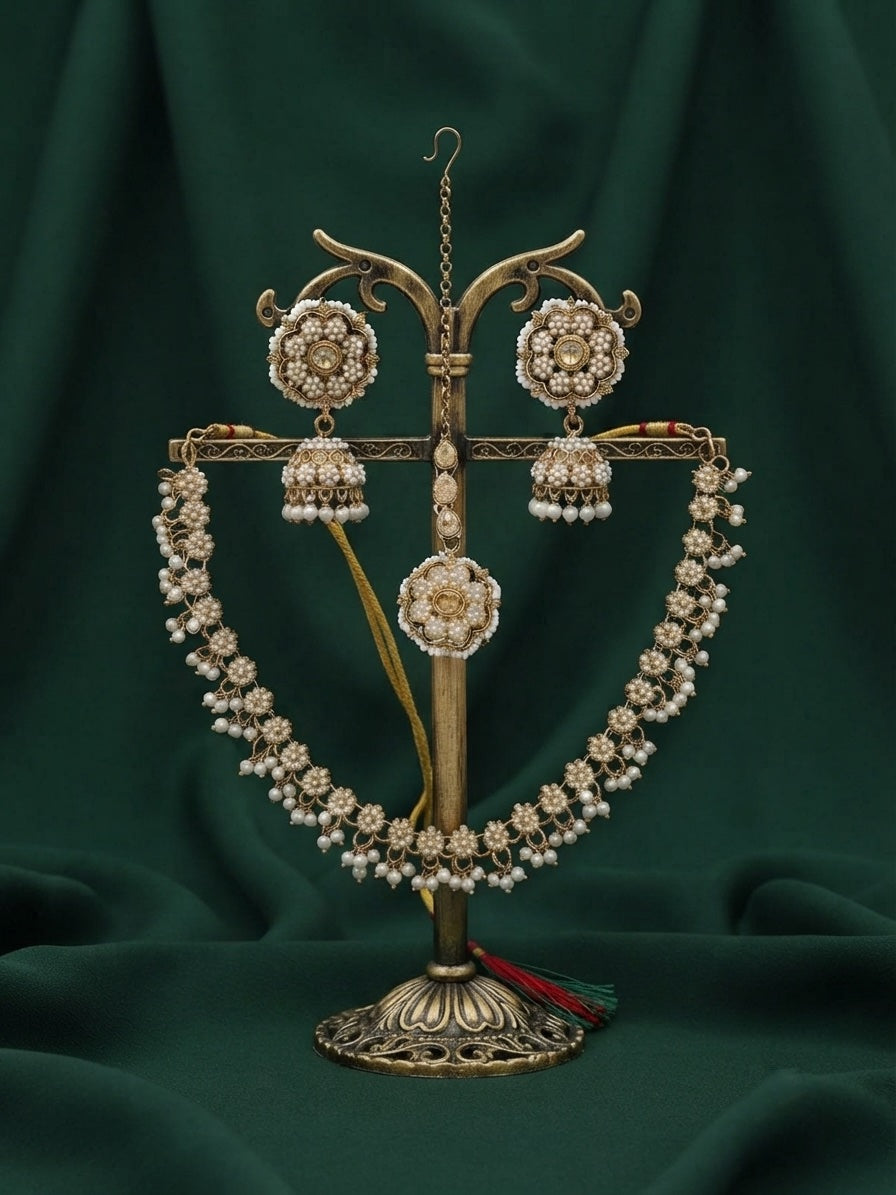 Women Gold Plated Kundan Beaded Jewellery Set With Mang Tika