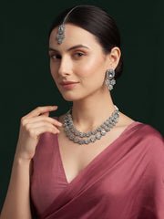 Women Silver Plated Kundan Beaded Jewellery Set With Mang Tikka