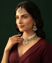 Women Gold Plated Kundan Beaded Jewellery Set With Mang Tikka