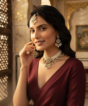 Women Gold Plated Kundan Beaded Jewellery Set With Mang Tikka