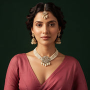 Women Gold Plated Kundan Beaded Jewellery Set With Mang Tikka