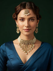 Women Gold Plated Kundan Beaded Jewellery Set With Mang Tikka