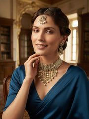Women Gold Plated Kundan Beaded Jewellery Set With Mang Tikka