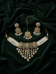 Women Gold Plated Kundan Beaded Jewellery Set With Mang Tikka