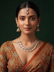 Women Gold Plated Kundan Beaded Jewellery Set