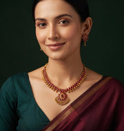 Women Gold Plated Kundan Beaded Jewellery Set