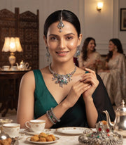 Women Silver Plated Stone Beaded Oxidised Jewellery Set With Mang Tikka