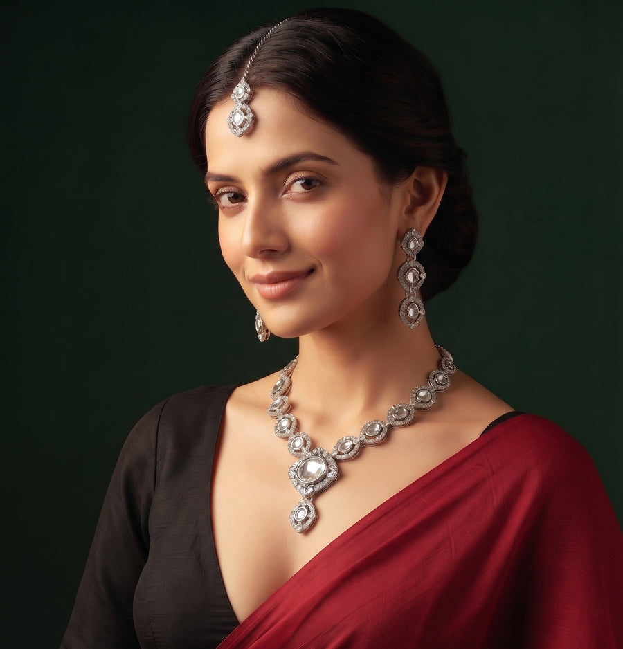 Women Silver Plated Kundan & Diamod Jewellery Set With Mang Tikka