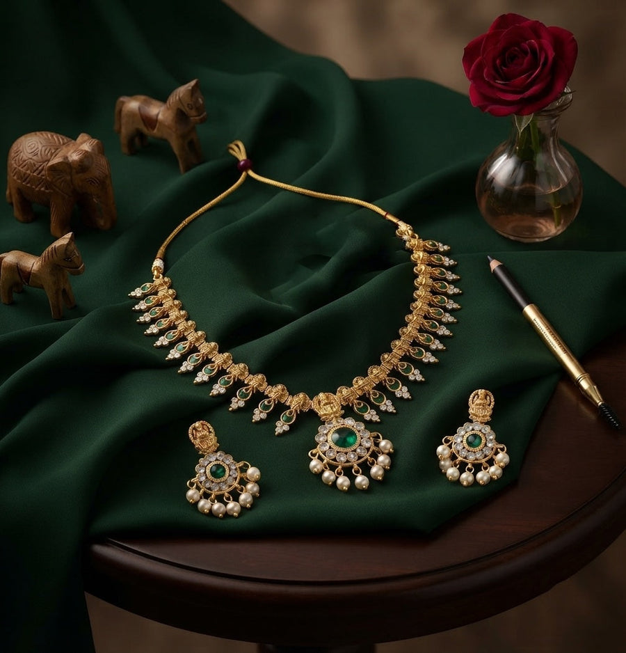Women Gold Plated Stone Beaded Jewellery Set
