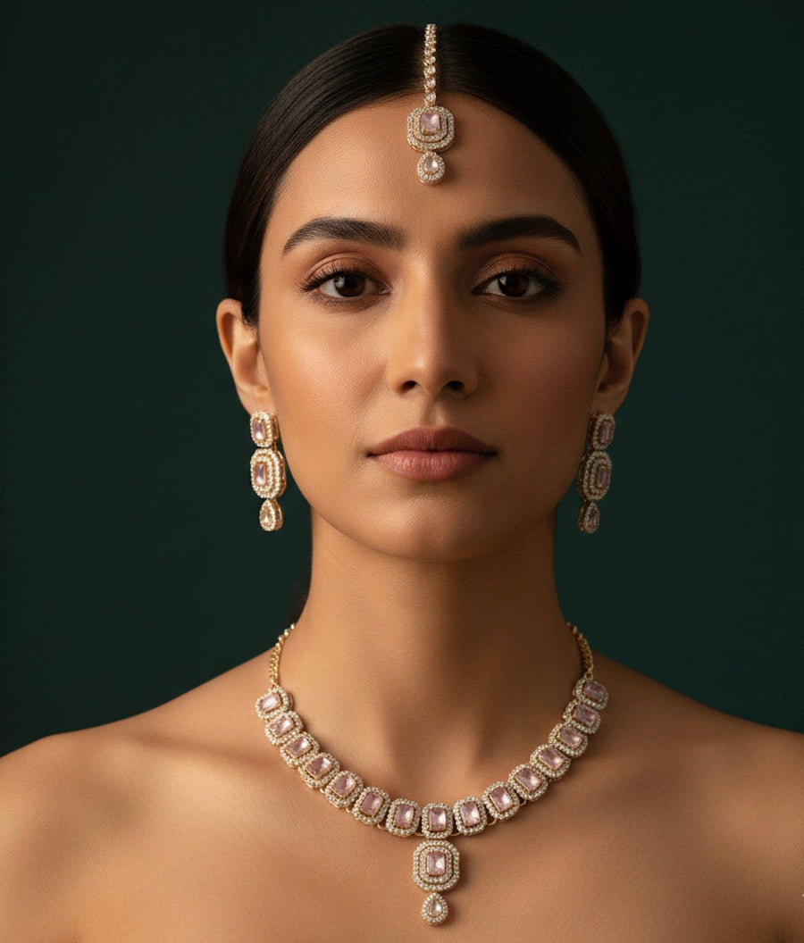 Trendy Kundan Necklace With Earings & Mang Tika