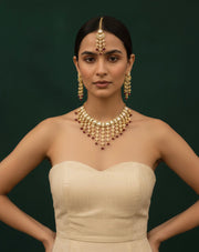Trendy Kundan Necklace With Earings & Mang Tika