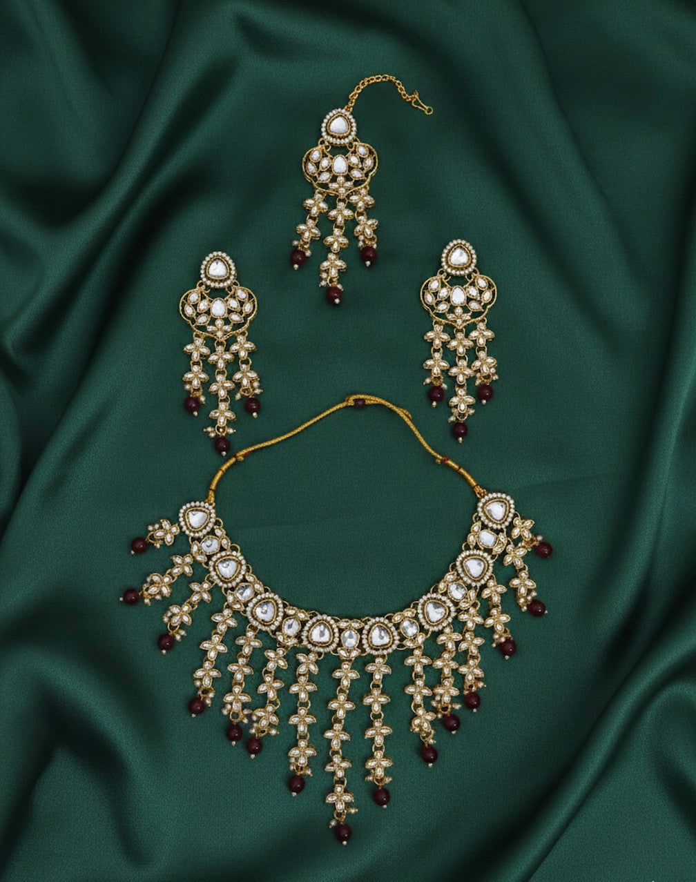 Trendy Kundan Necklace With Earings & Mang Tika