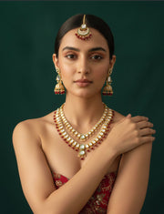 Fancy Emerald Kundan Necklace With Earings & Mang Tika