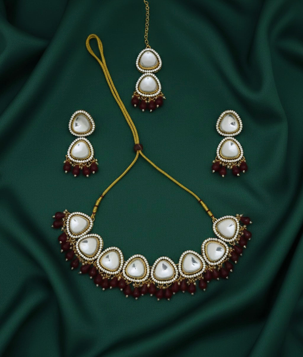Women Kundan Necklace With Earings & Mang Tika