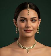 Women Emerald Kundan Necklace With Earings & Mang Tika