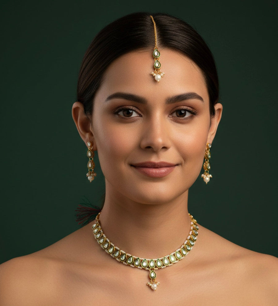 Women Emerald Kundan Necklace With Earings & Mang Tika