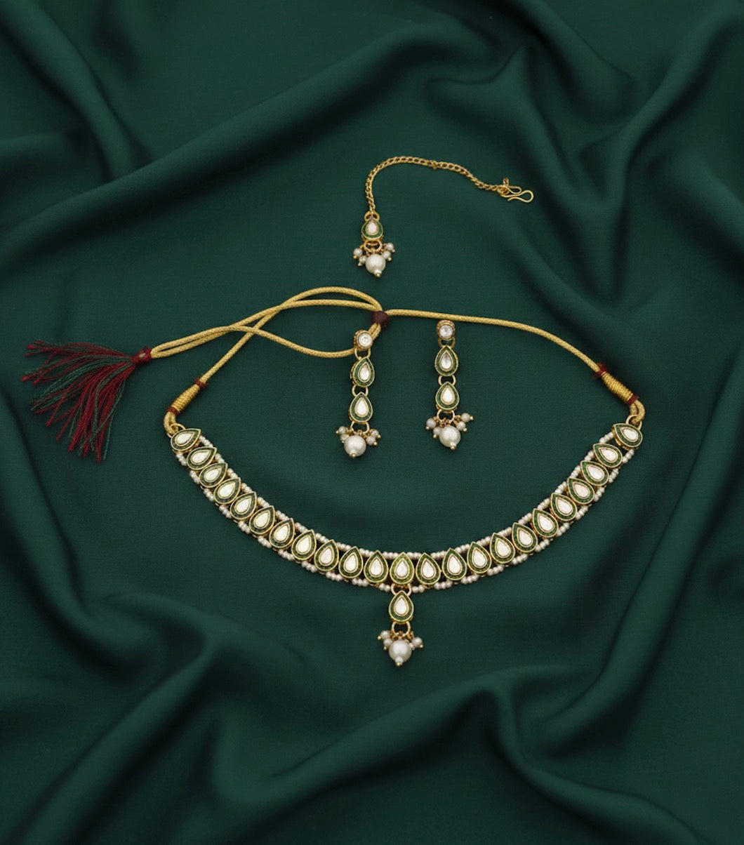Women Emerald Kundan Necklace With Earings & Mang Tika