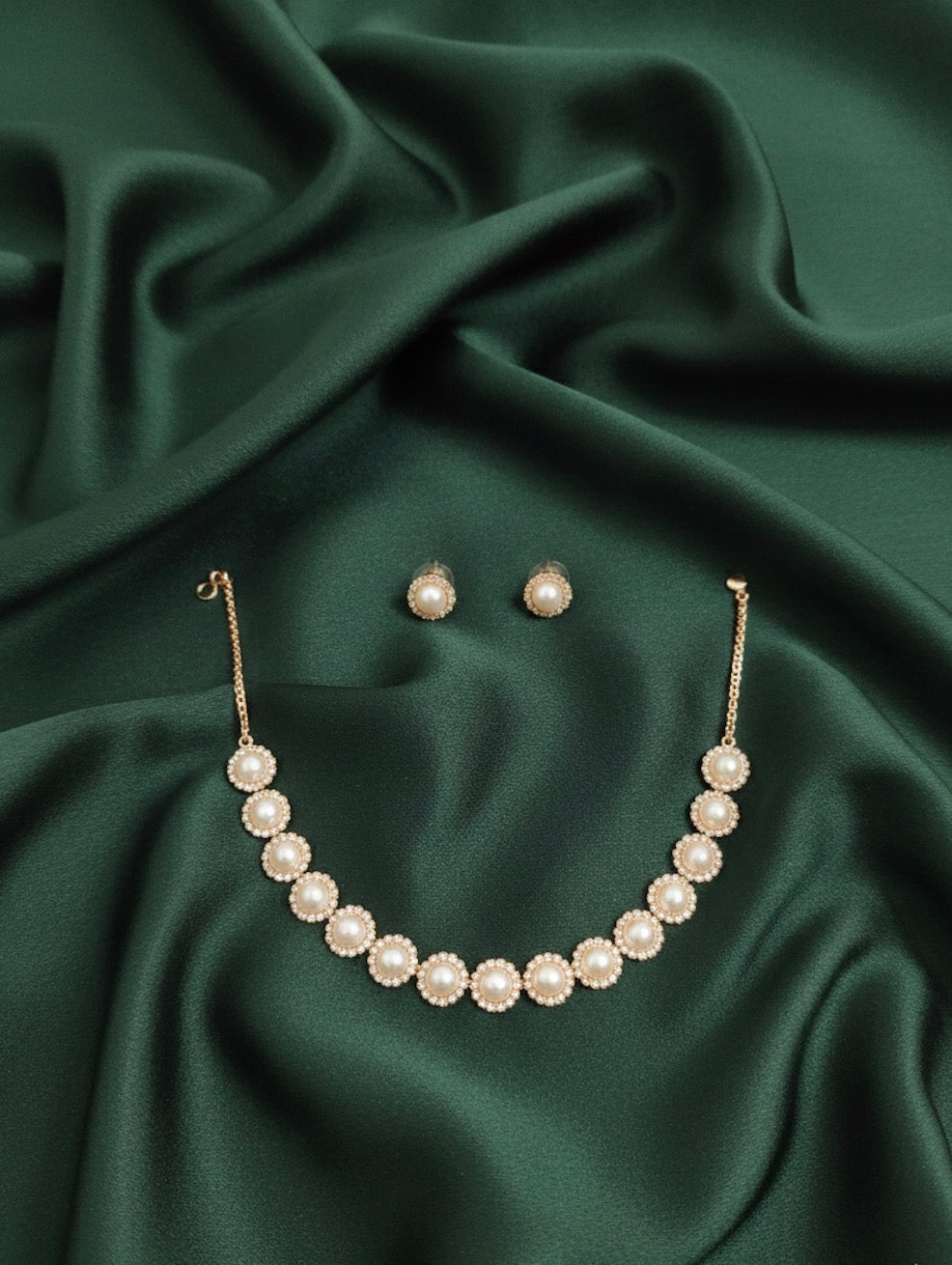 Beautiful Pearls Beaded Necklace With Studs